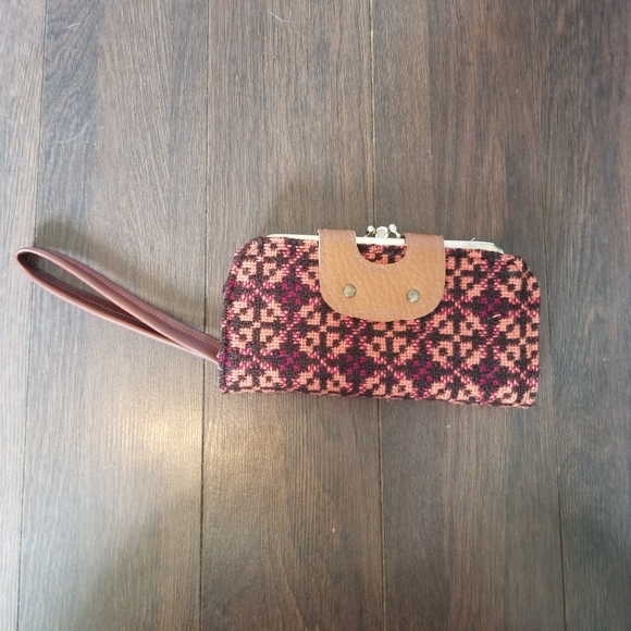 Vintage Knit and Leather WalletxClutch - Picture 2 of 7